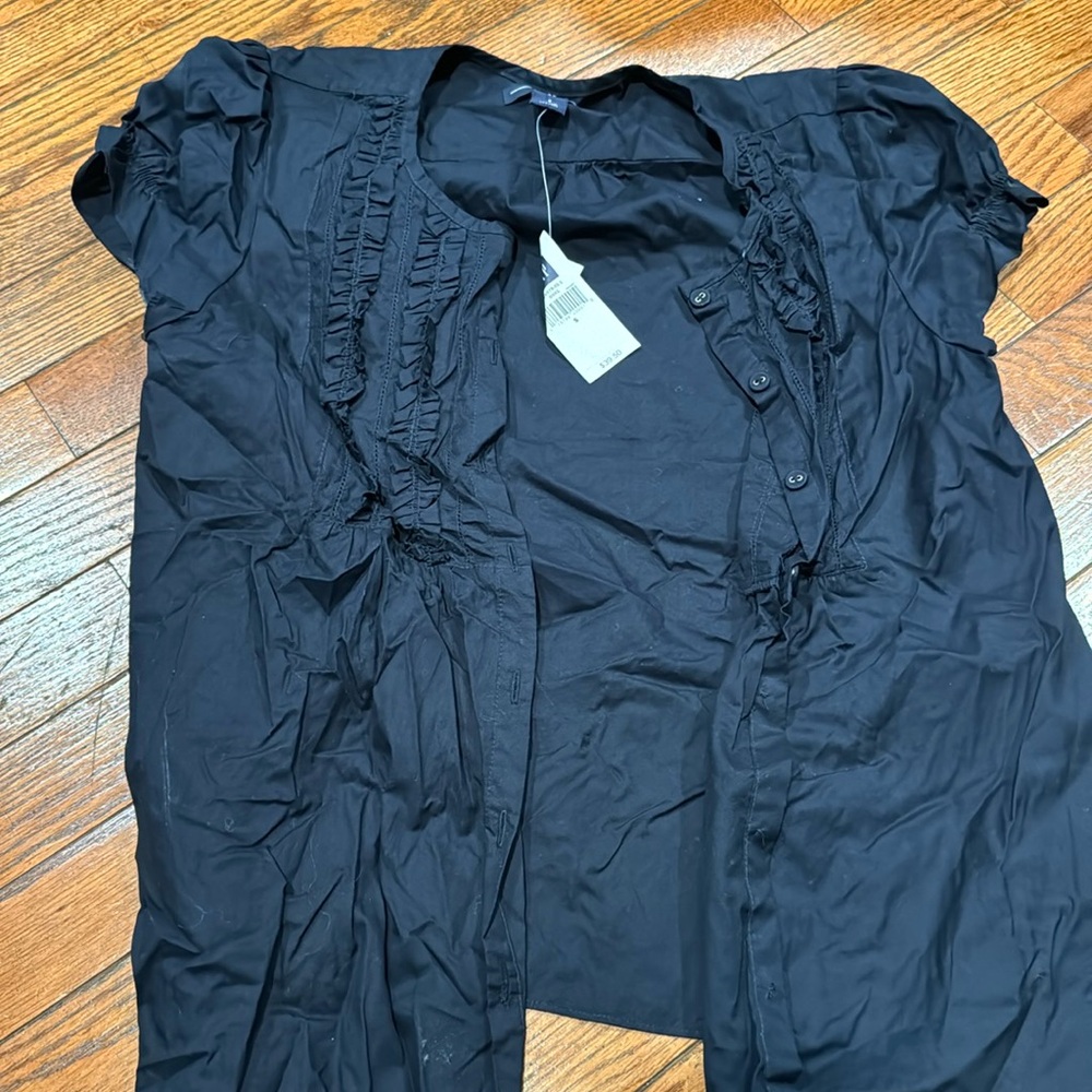 Gap button up shirt size small new with tags